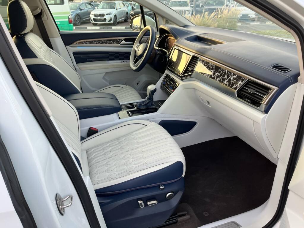 Volkswagen Viloran 330T 2.0L Petrol A/T 2020