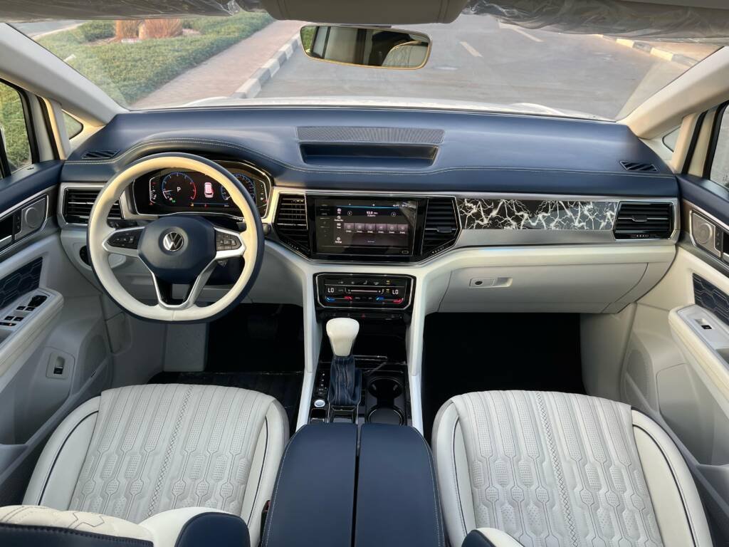 Volkswagen Viloran 330T 2.0L Petrol A/T 2020