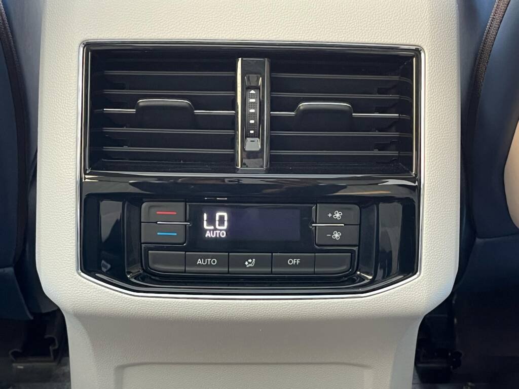 Volkswagen Viloran 330T 2.0L Petrol A/T 2020