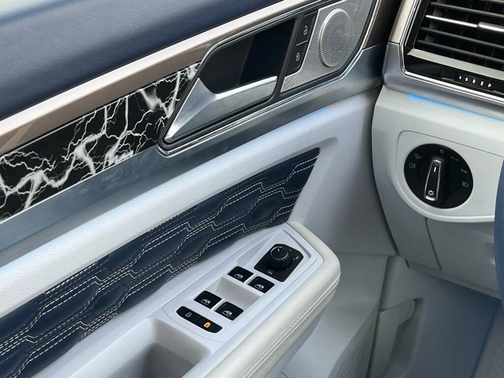 Volkswagen Viloran 330T 2.0L Petrol A/T 2020