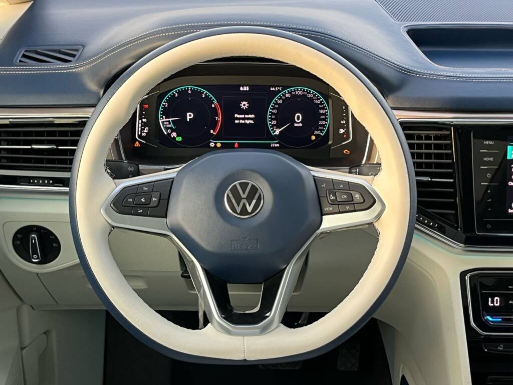 Volkswagen Viloran 330T 2.0L Petrol A/T 2020