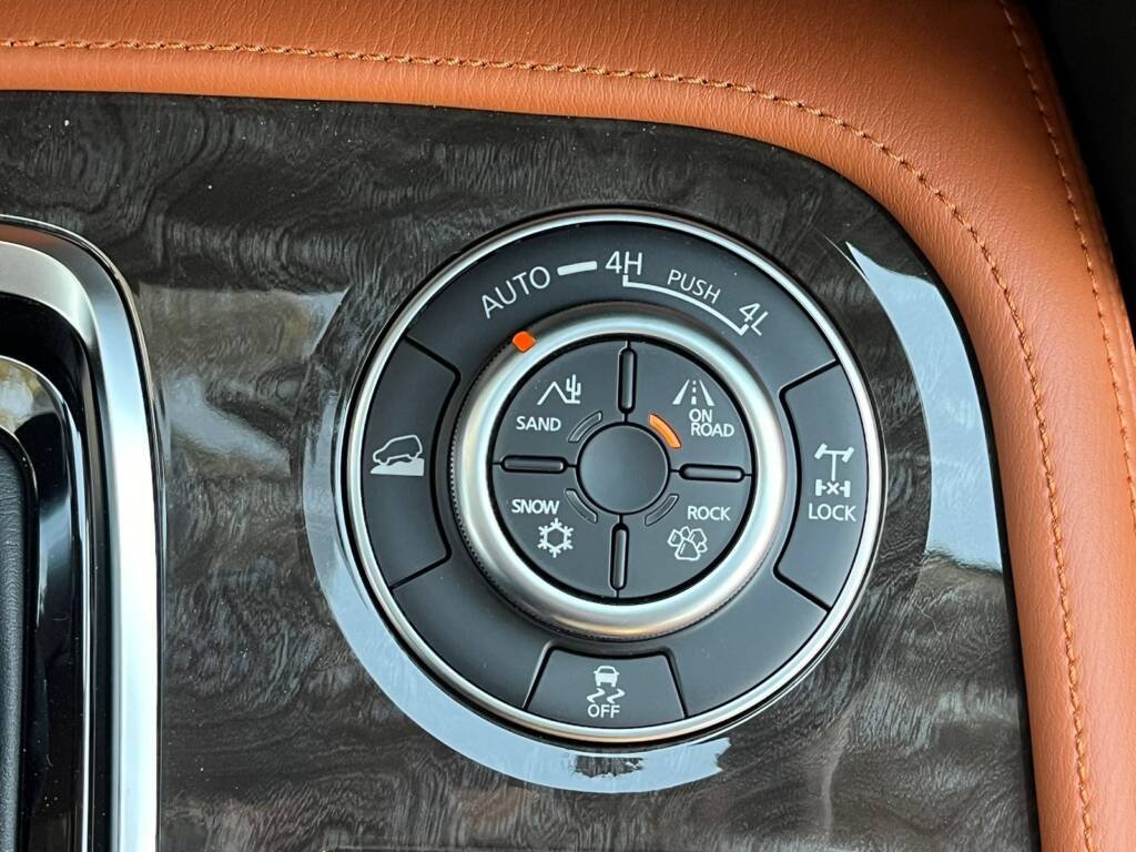 NISSAN PATROL V8 PLATINUM WHITE INSIDE ORANGE 2024