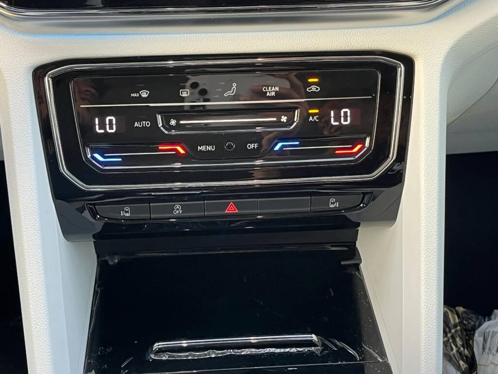 Volkswagen Viloran 330T 2.0L Petrol A/T 2020