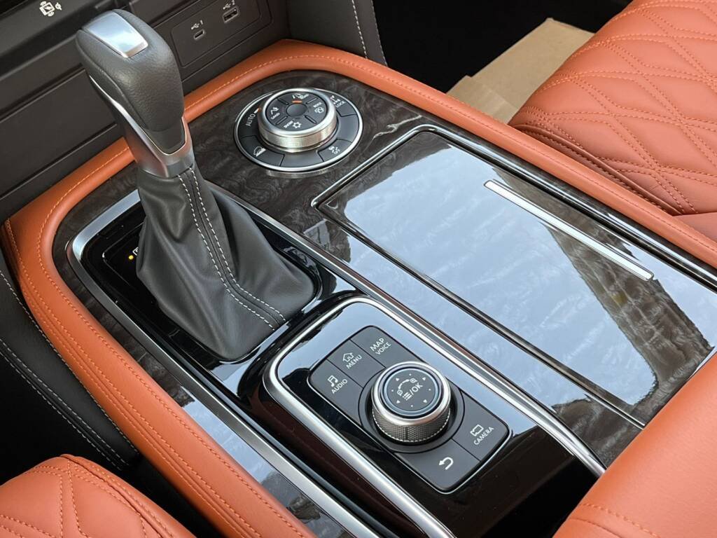 NISSAN PATROL V8 PLATINUM WHITE INSIDE ORANGE 2024