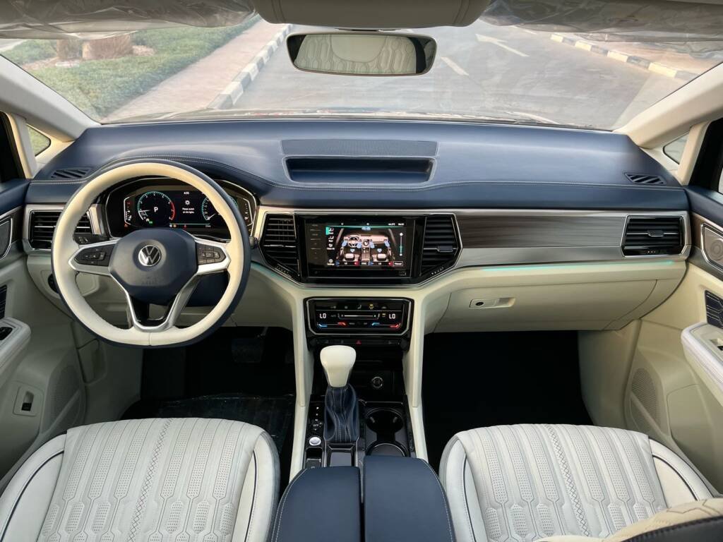 Volkswagen Viloran 330T 2.0L Petrol A/T 2020