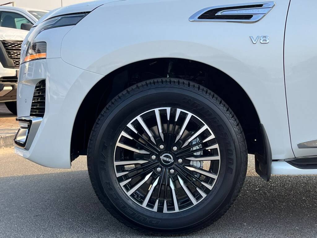 NISSAN PATROL V8 PLATINUM WHITE INSIDE ORANGE 2024