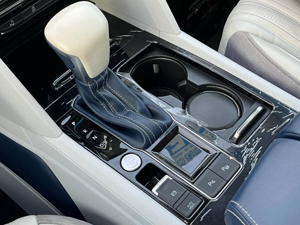 Volkswagen Viloran 330T 2.0L Petrol A/T 2020