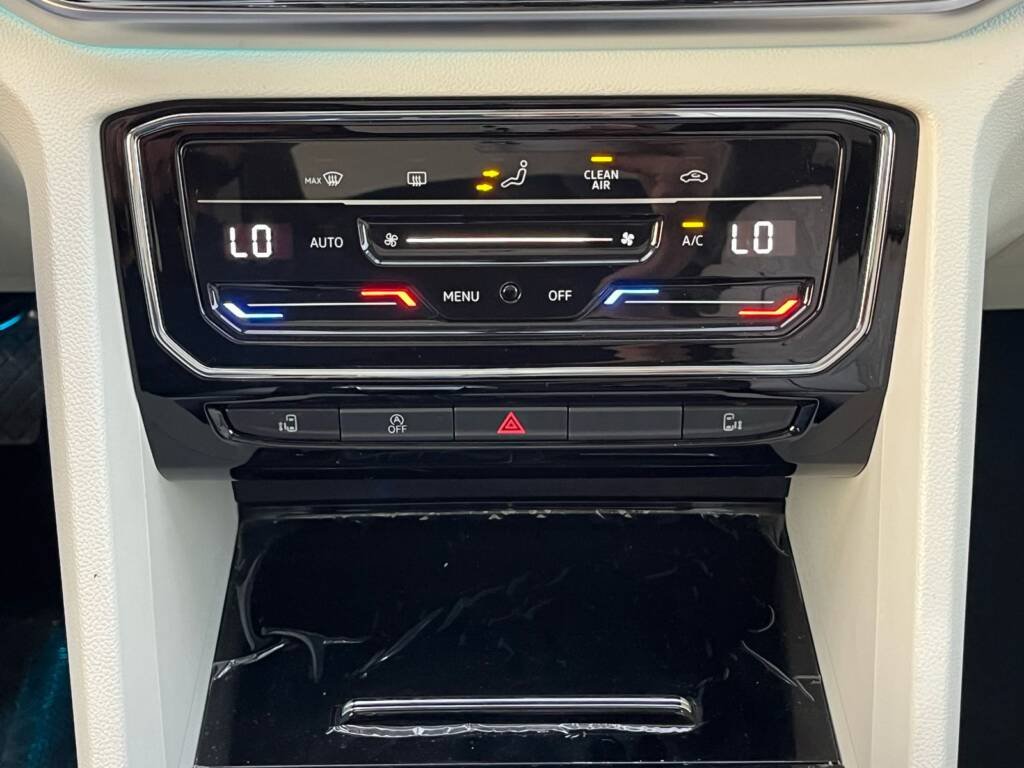 Volkswagen Viloran 330T 2.0L Petrol A/T 2020