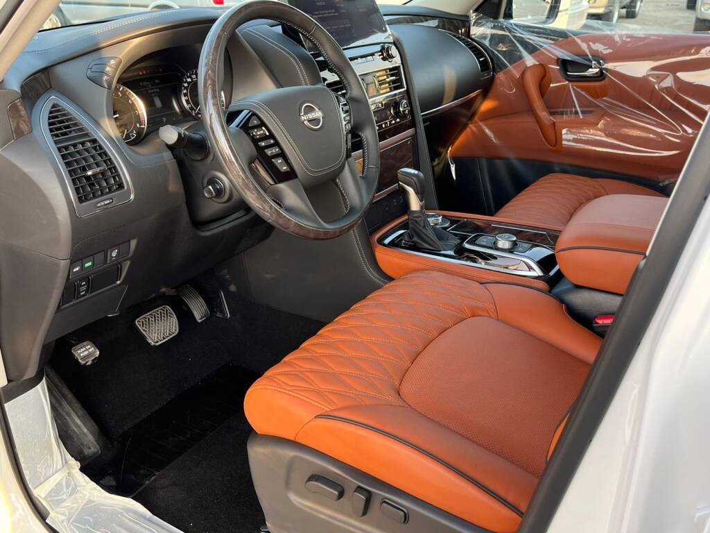 NISSAN PATROL V8 PLATINUM WHITE INSIDE ORANGE 2024