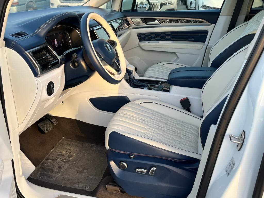 Volkswagen Viloran 330T 2.0L Petrol A/T 2020