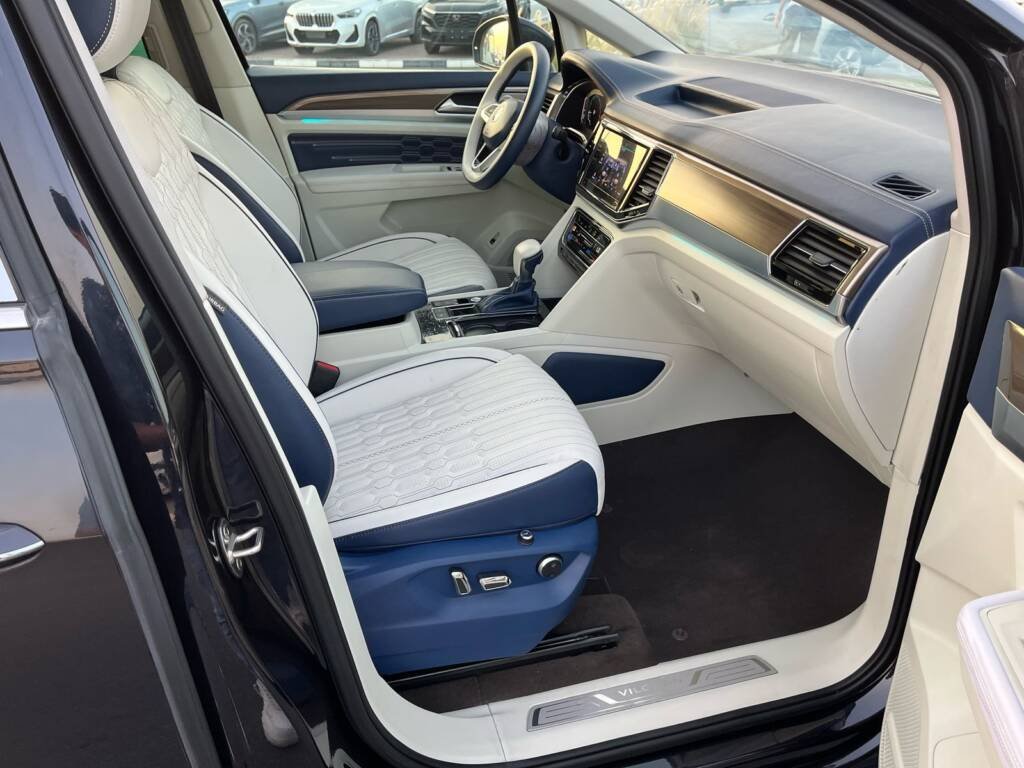 Volkswagen Viloran 330T 2.0L Petrol A/T 2020