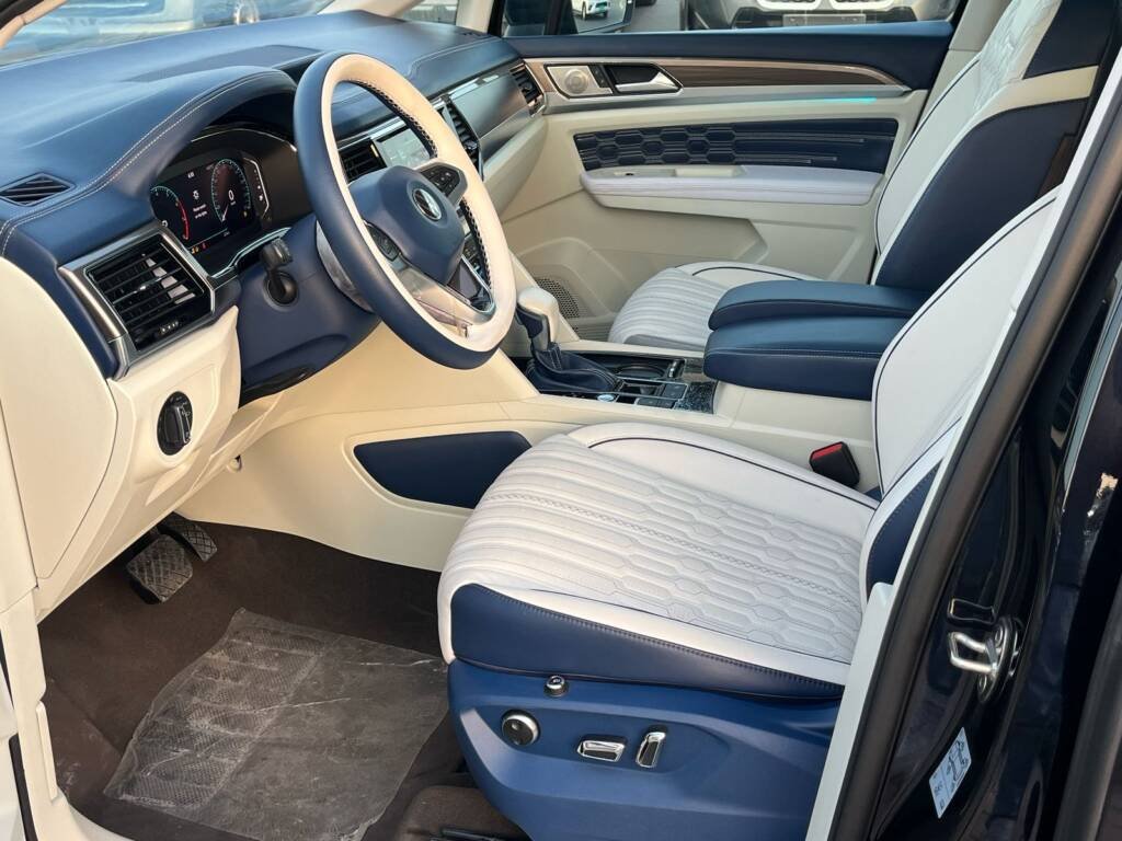 Volkswagen Viloran 330T 2.0L Petrol A/T 2020