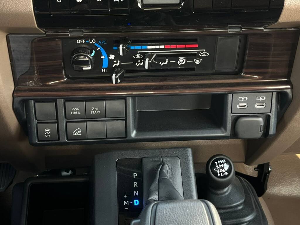 TOYOTA LC79 DC PICKUP 2.8L DIESEL 2024 SILVER