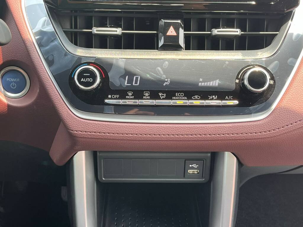 TOYOTA COROLLA CROSS XLE 1.8L LIGHT BLUE 2024