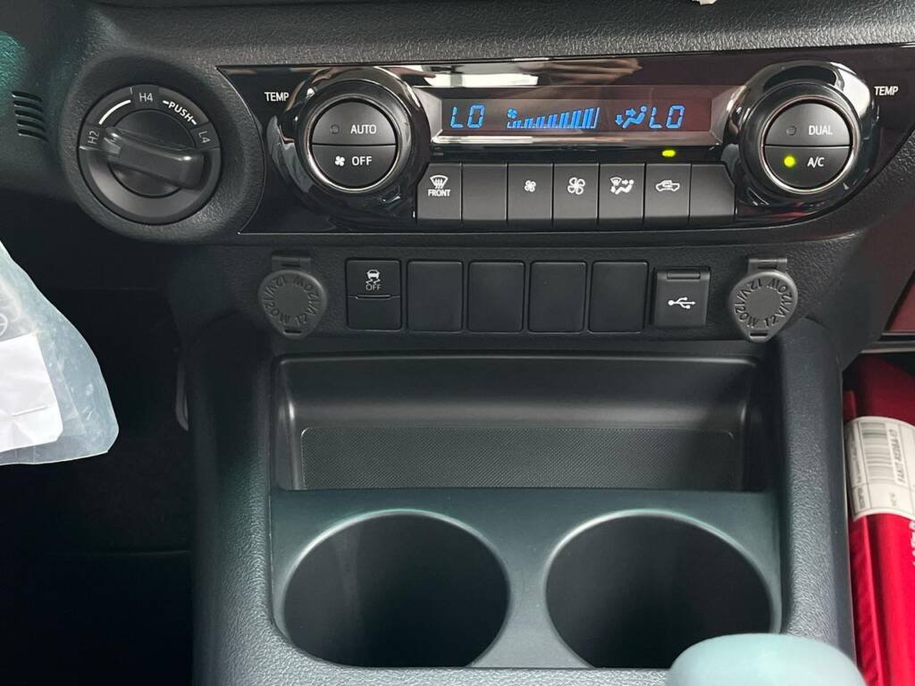 TOYOTA HILUX DC 2.7L PTR A/T BSM 2025