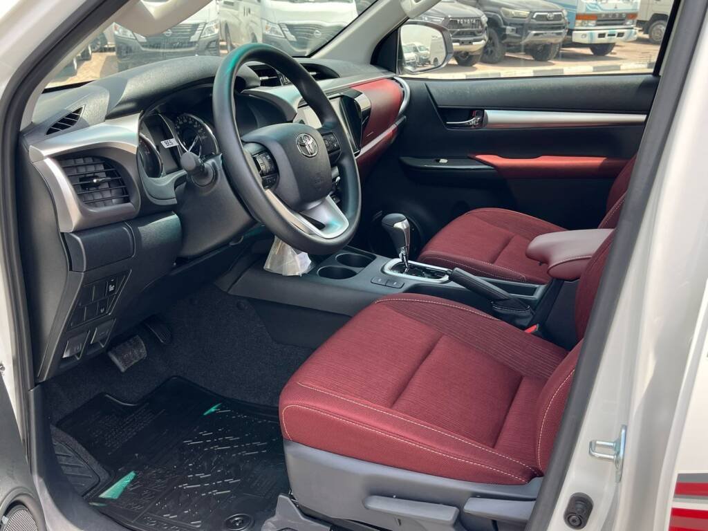 TOYOTA HILUX DC 2.7L PTR A/T BSM 2025