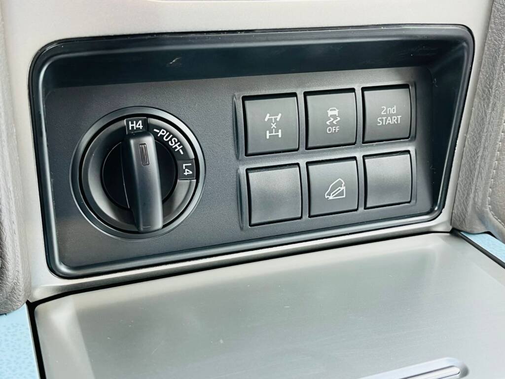 TOYOTA PRADO TXL KU 4.0L PETROL SILVER