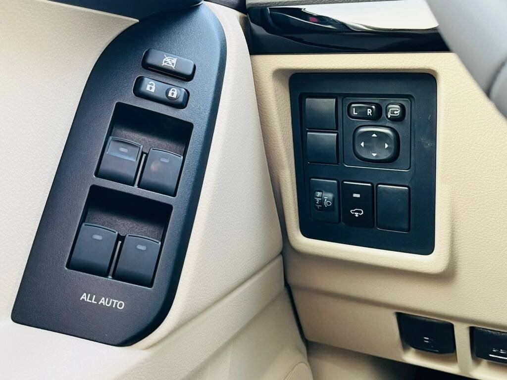 TOYOTA PRADO TXL KU 4.0L PETROL SILVER