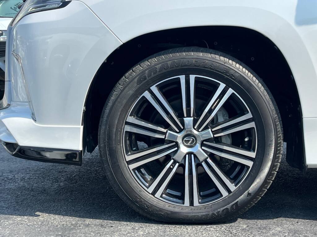 LEXUS LX 570 SIGNATURE 5.7L V8 2021