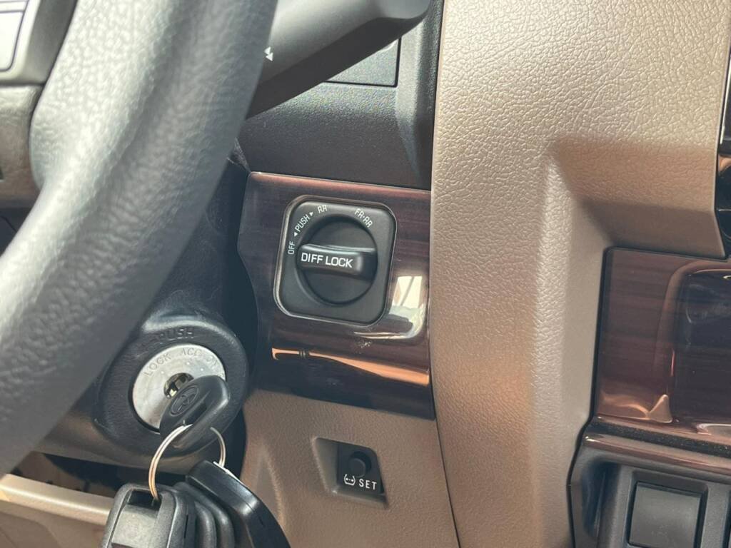 TOYOTA LC 79 D/C Pickup 40th anniversary 4.0L A/T PETROL – FULL