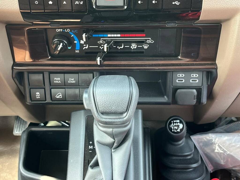 TOYOTA LC 79 D/C Pickup 40th anniversary 4.0L A/T PETROL – FULL