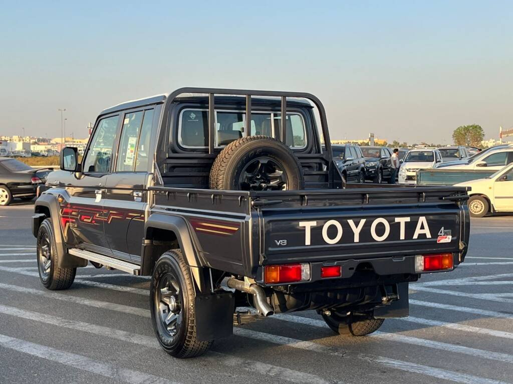 TOYOTA LC 79 D/C PUP 4.5L DSL M/T 2024 Gray Metallic