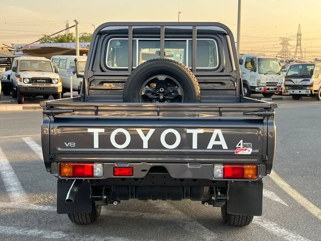 TOYOTA LC 79 D/C PUP 4.5L DSL M/T 2024 Gray Metallic