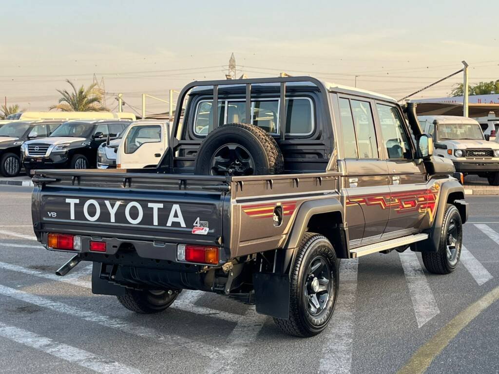 TOYOTA LC 79 D/C PUP 4.5L DSL M/T 2024 Gray Metallic