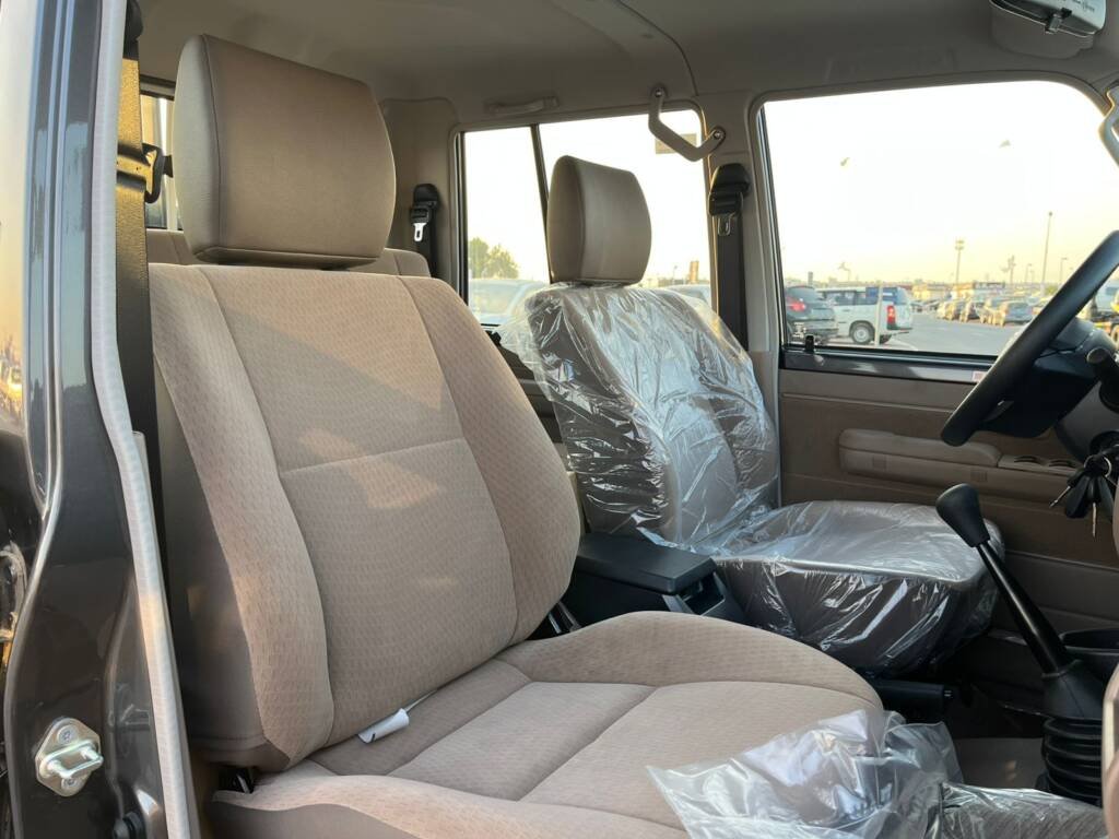 TOYOTA LC 79 D/C PUP 4.5L DSL M/T 2024 Gray Metallic