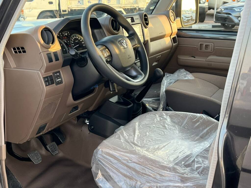 TOYOTA LC 79 D/C PUP 4.5L DSL M/T 2024 Gray Metallic