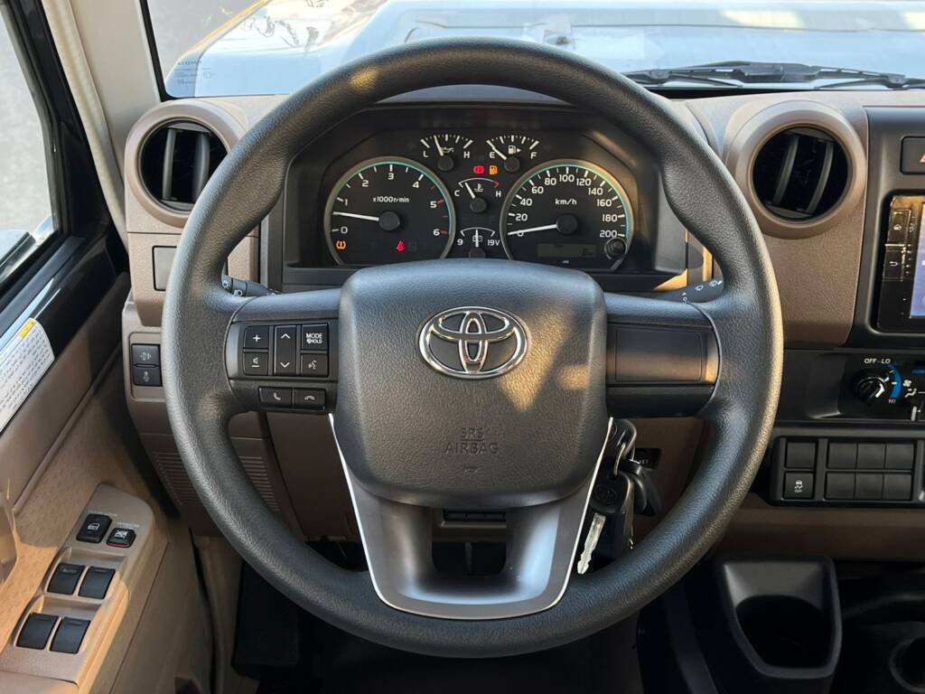 TOYOTA LC 79 D/C PUP 4.5L DSL M/T 2024 Gray Metallic