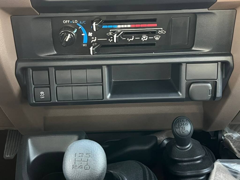 TOYOTA LC 79 D/C PUP 4.5L DSL M/T 2024 Gray Metallic