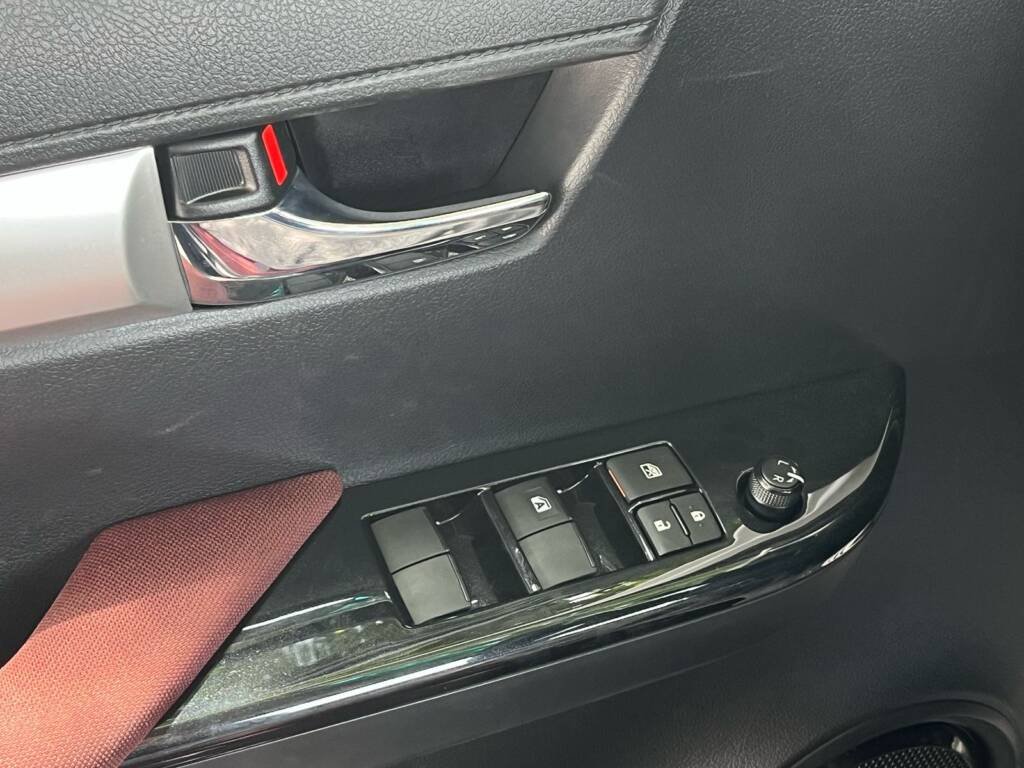 TOYOTA HILUX D/C 2.7L 4×4 GLXS-G M/T