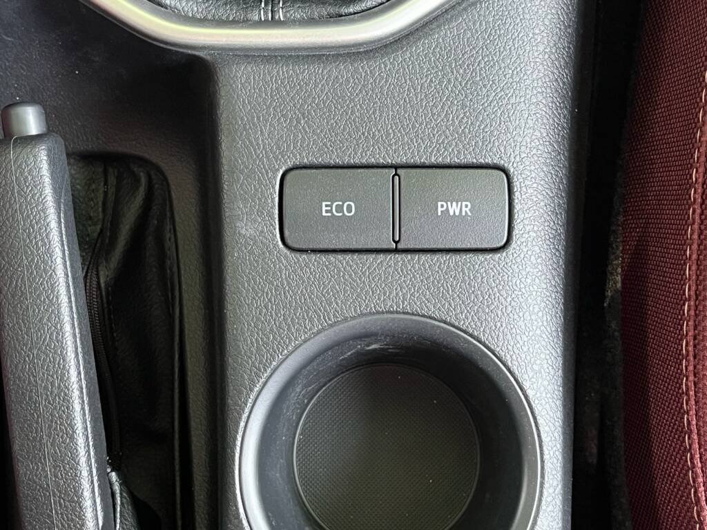 TOYOTA HILUX D/C 2.7L 4×4 GLXS-G M/T