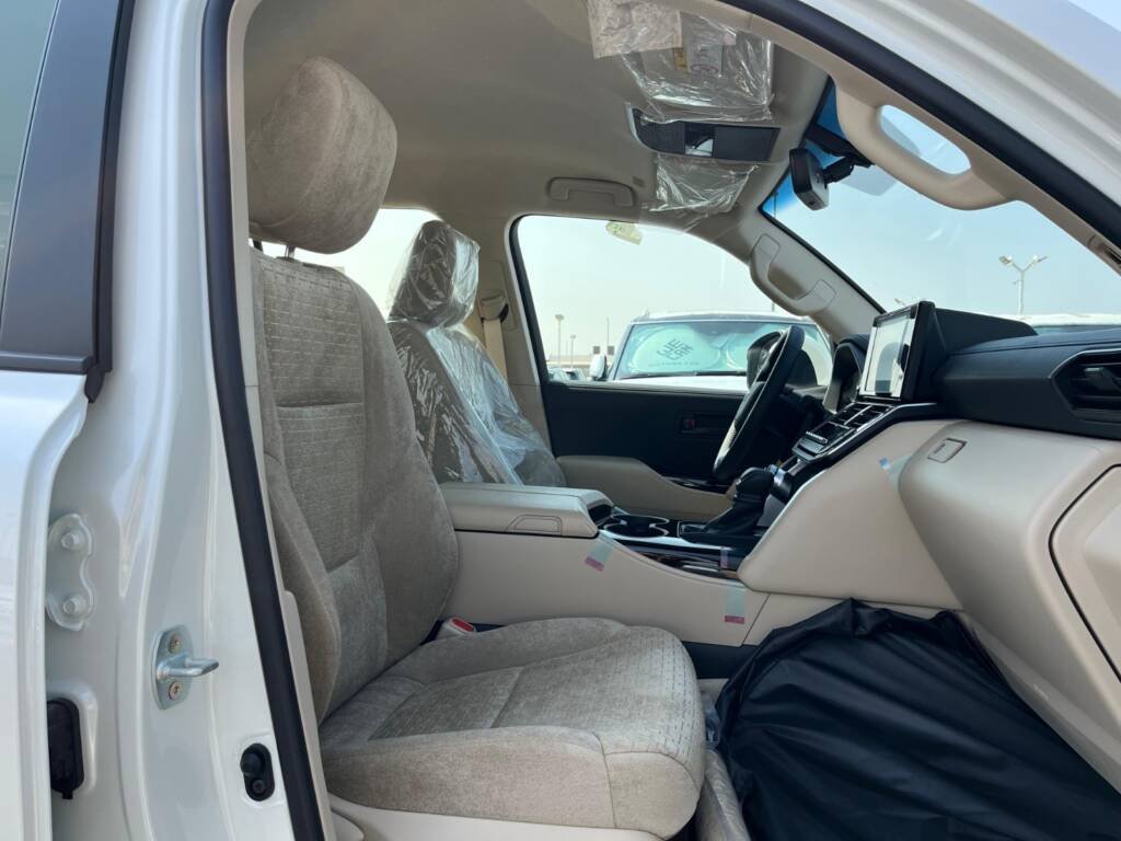 TOYOTA LC300 GXR 3.5L TT 2025 WHITE BASIC