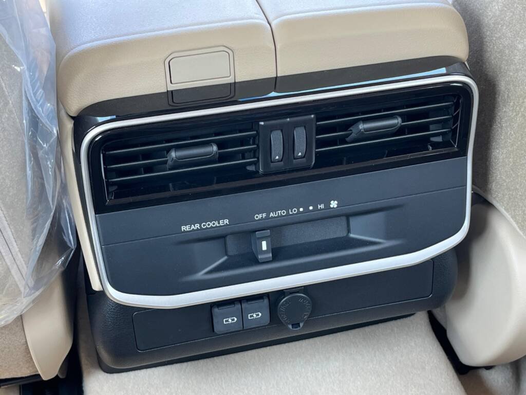 TOYOTA LC300 GXR 3.5L TT 2025 WHITE BASIC