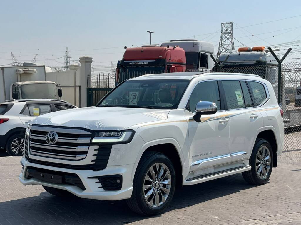 TOYOTA LC300 VX 2025 white Omani Spec