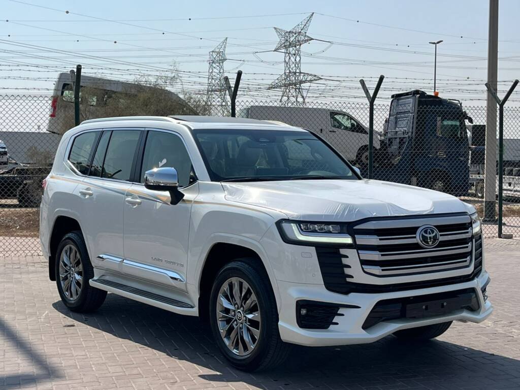 TOYOTA LC300 VX 2025 white Omani Spec