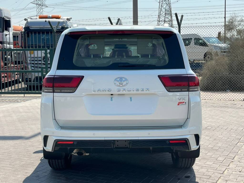 TOYOTA LC300 VX 2025 white Omani Spec