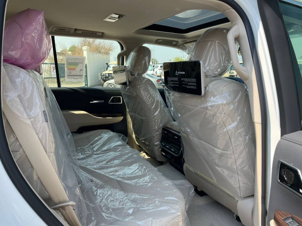 TOYOTA LC300 VX 2025 white Omani Spec
