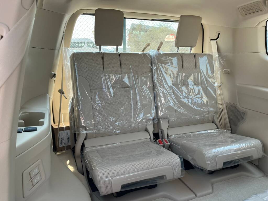 TOYOTA LC300 VX 2025 white Omani Spec