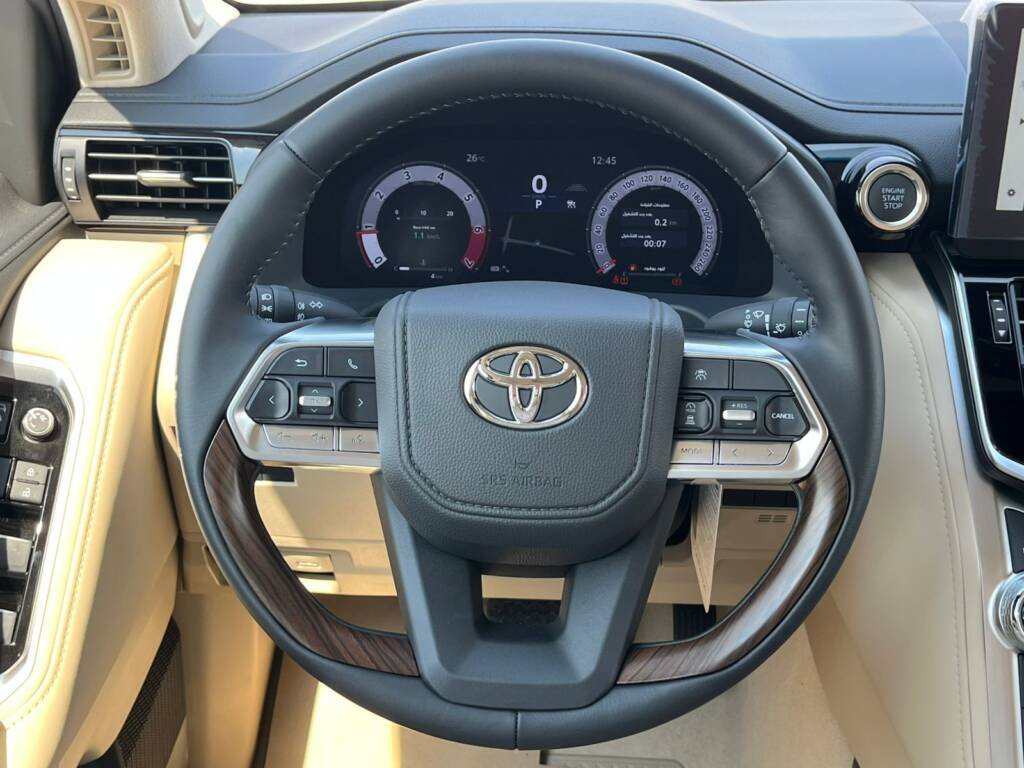 TOYOTA LC300 VX 2025 white Omani Spec