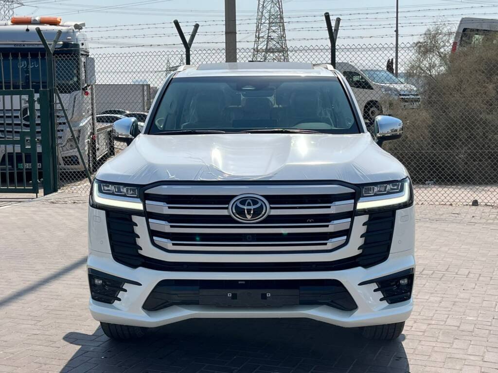 TOYOTA LC300 VX 2025 white Omani Spec