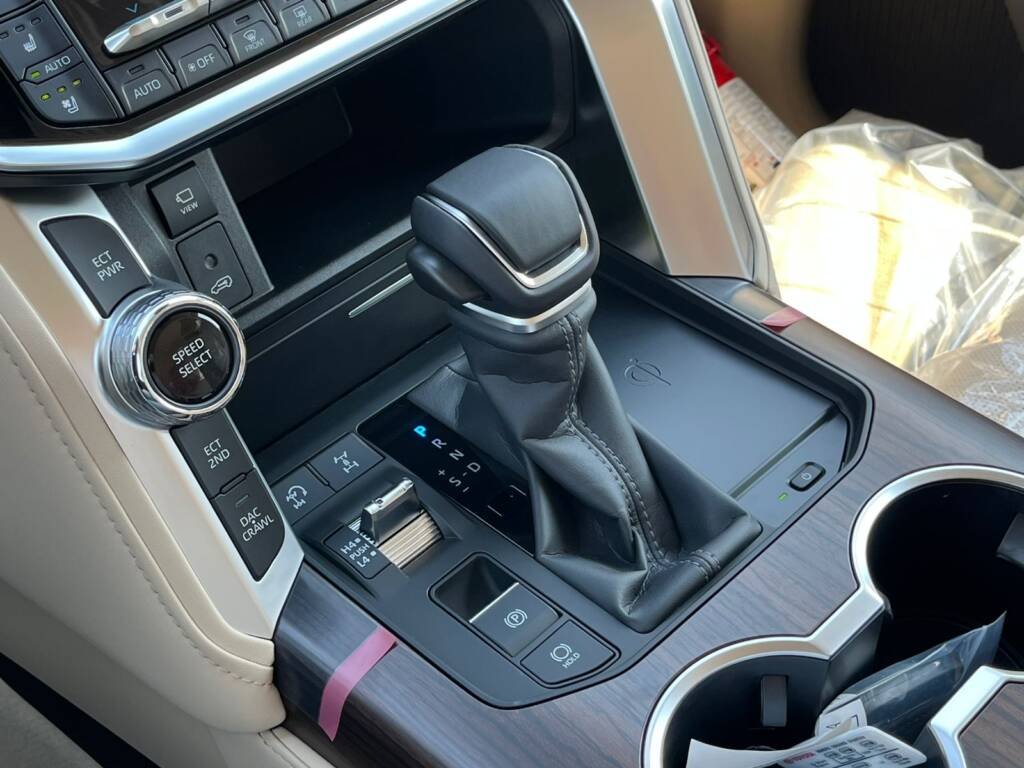 TOYOTA LC300 VX 2025 white Omani Spec