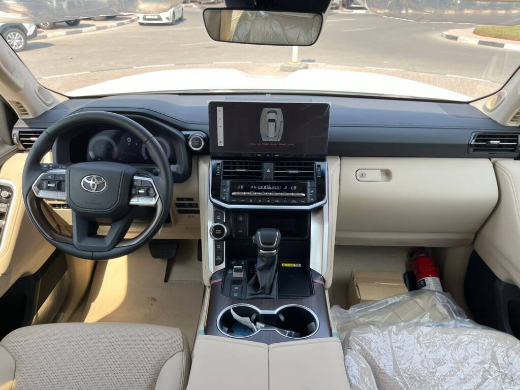 TOYOTA LC300 VX 2025 white Omani Spec