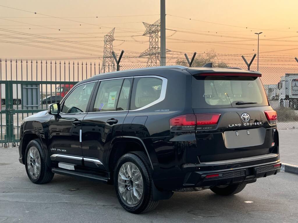TOYOTA LC300 VX 2025 black Omani Spec
