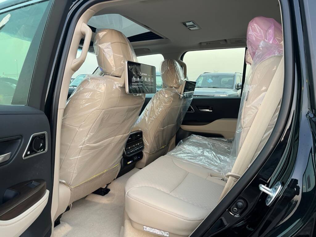 TOYOTA LC300 VX 2025 black Omani Spec