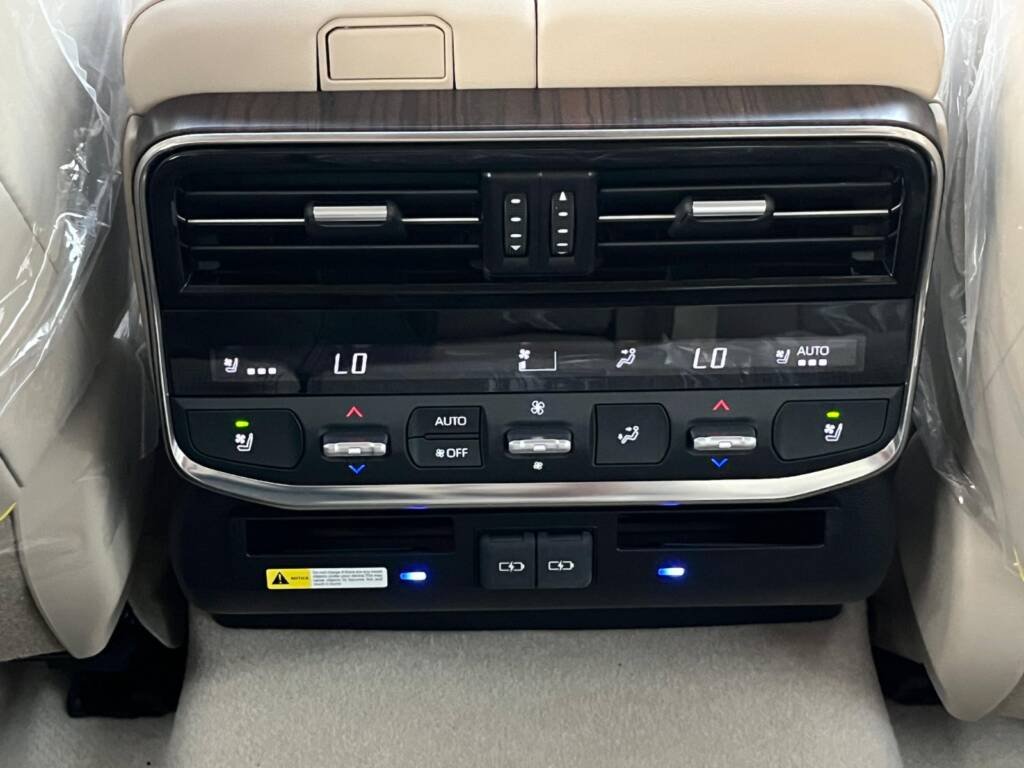 TOYOTA LC300 VX 2025 black Omani Spec