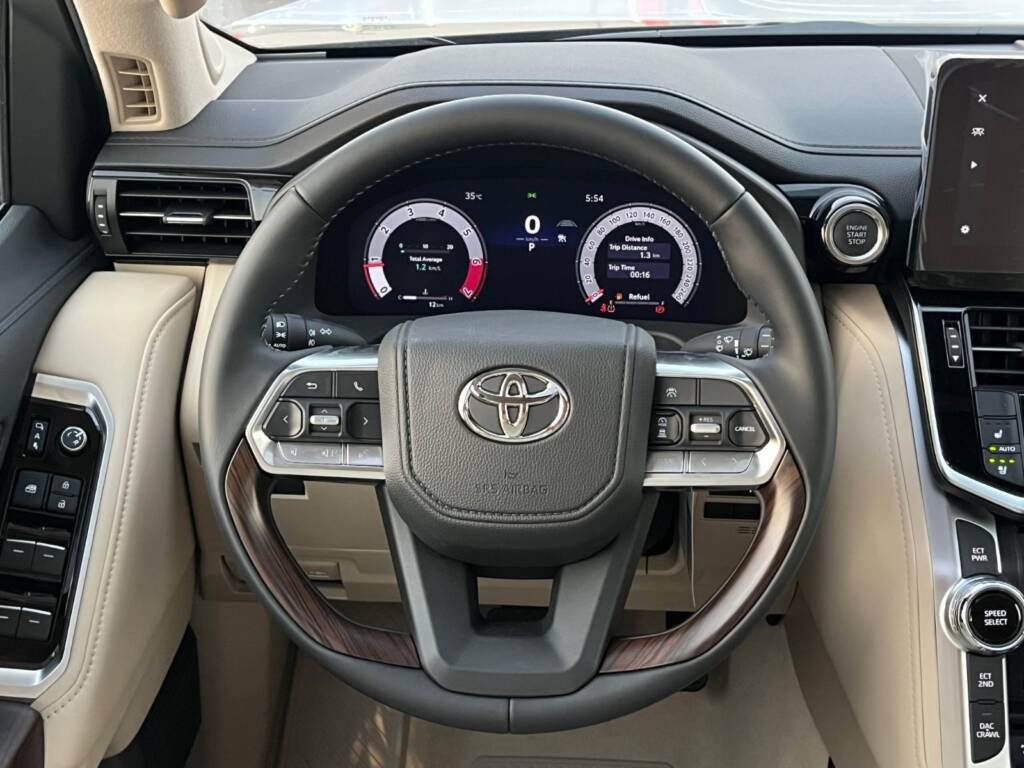 TOYOTA LC300 VX 2025 black Omani Spec
