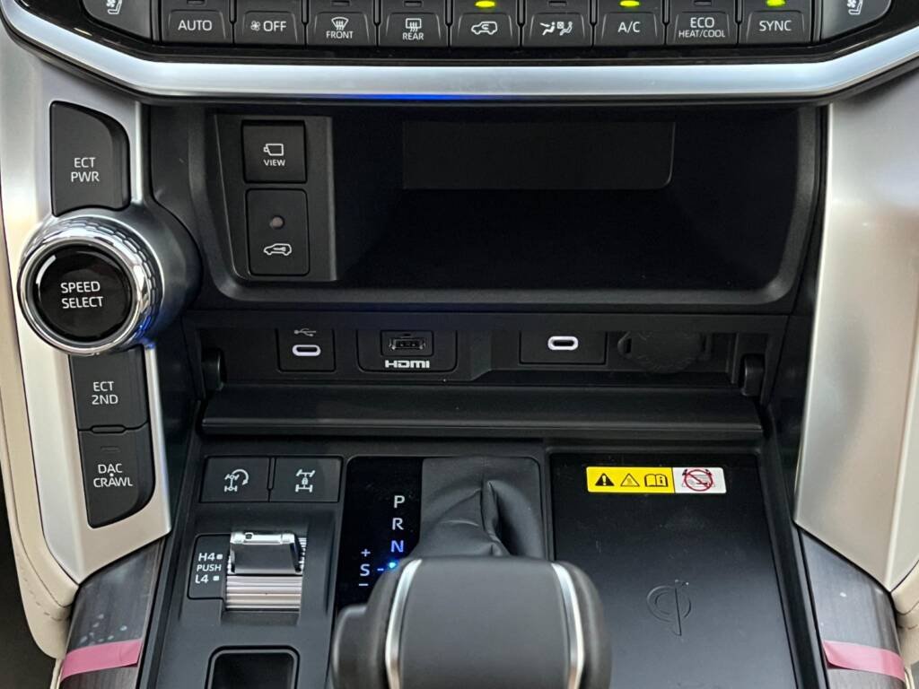 TOYOTA LC300 VX 2025 black Omani Spec